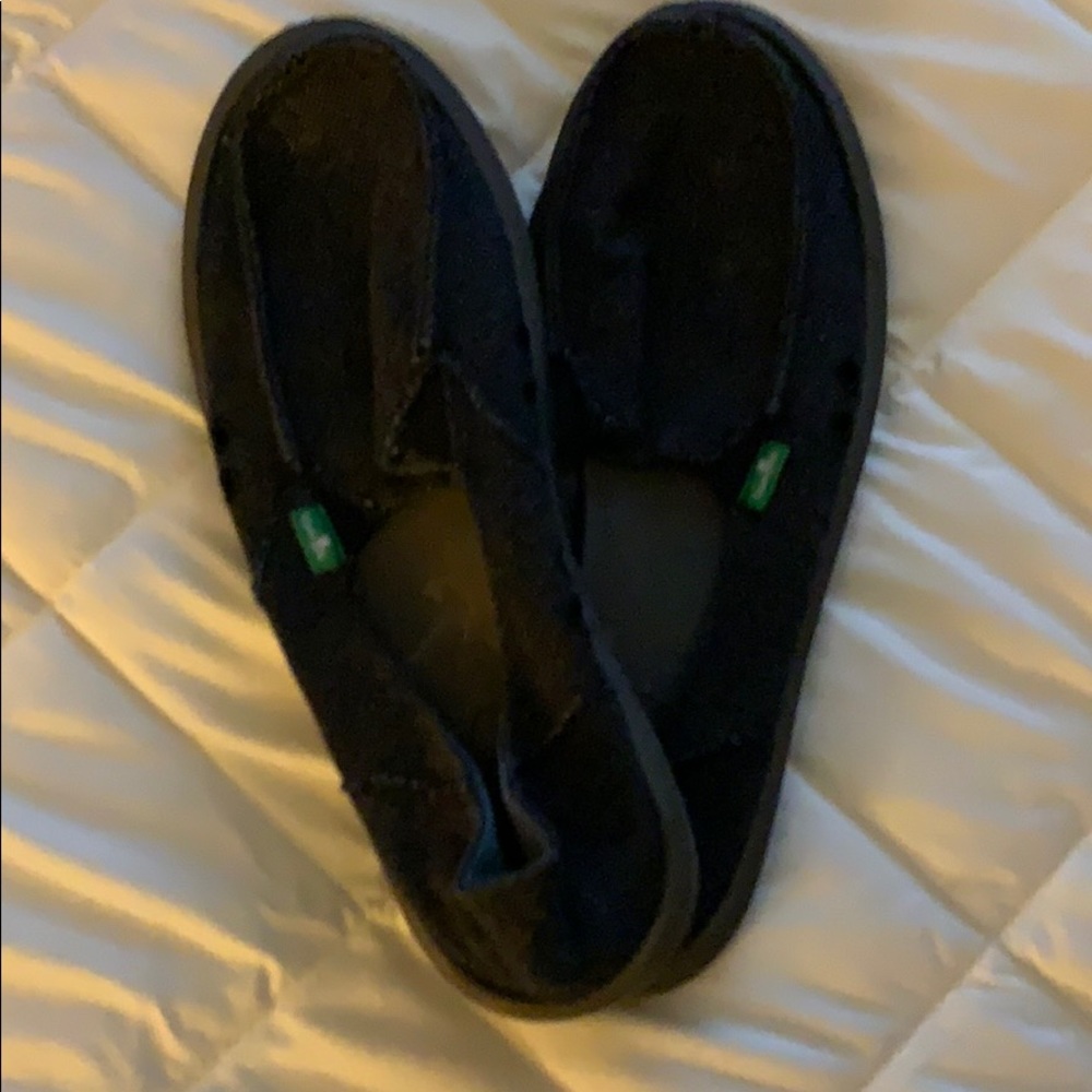 Charcoal Gray sanuks